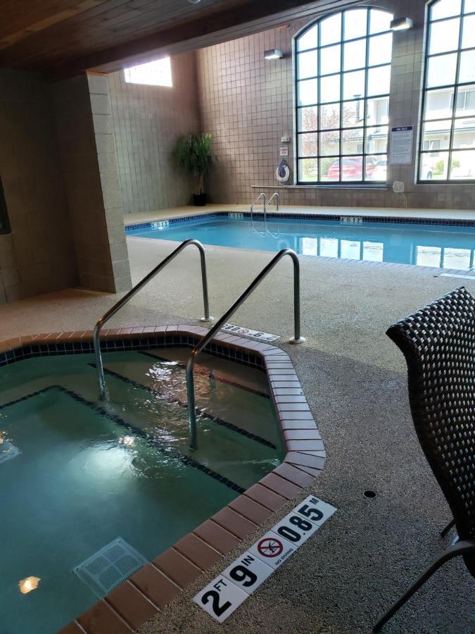 Hotel Wingate By Wyndham Coon Rapids Exterior foto