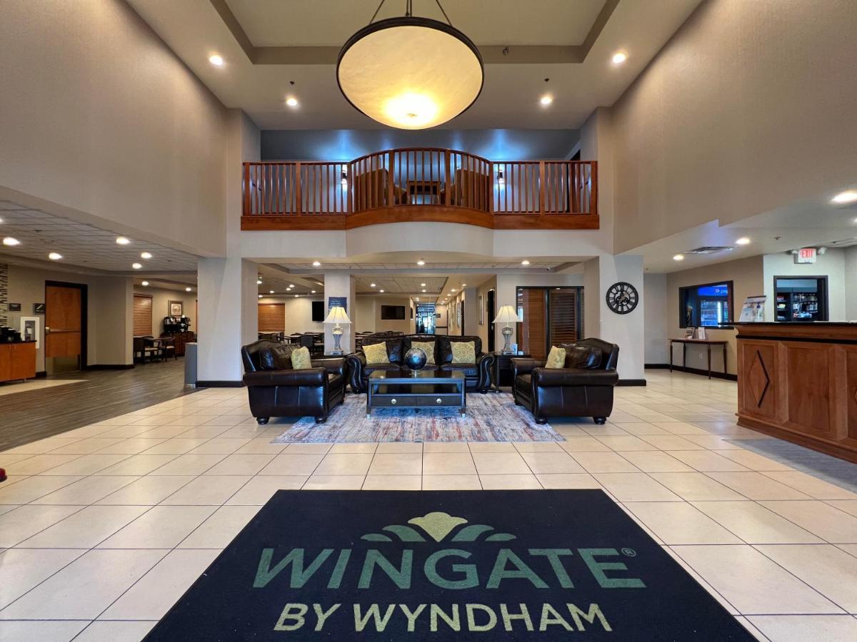 Hotel Wingate By Wyndham Coon Rapids Exterior foto