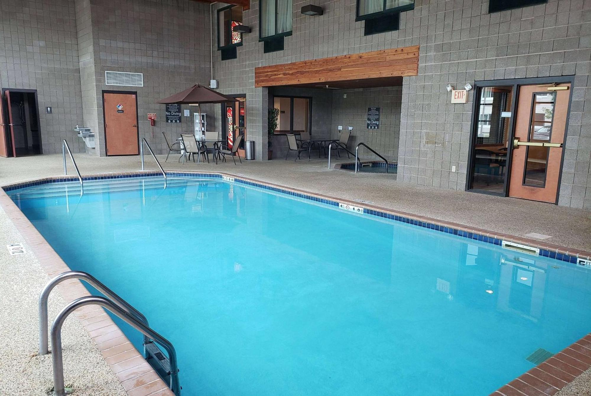 Hotel Wingate By Wyndham Coon Rapids Exterior foto